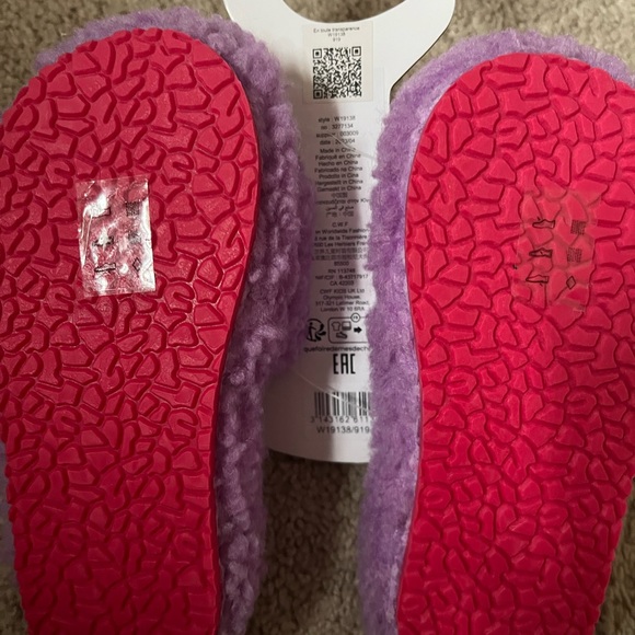 ③ Marc Jacobs kids logo-embroidered fuzzy slides